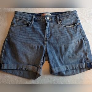 Women's Levi Shorts Size 28